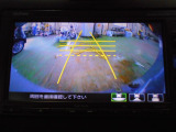 バックカメラの画像です。ガイドラインがスムースな車庫入れをサポートいたします。車庫入れの安心感がアップしますね。