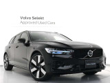 Volvo Cars appで車にリモートアクセスして、空調機能の操作や車の施錠・開錠、ソフトウェア更新などが可能です。エアコンやシートヒーターを操作して、出発前に車内を快適な温度に整えられます。
