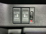パワースライドドアの開閉はスマートキーのリモコンやドアノブは勿論、運転席側のスイッチ操作でも開閉ができ、安全・簡単です