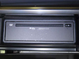 CD、DVDの再生ができます。