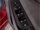 M135xドライブ 4WD ハーマンカードンサウンドシステム トップビューカメラ シートヒーター ヘッドアップディスプレイ レッドレザー レッドキャリパー  パドルシフト ACC アダプティブLEDヘッド