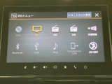 音楽やラジオなど、利用できるメニューが画面に並び、目的に合わせて選びやすい表示です。BluetoothやUSBなどの項目も確認でき、日常の移動時間を快適に過ごせます。