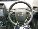 【純正革巻きステアリング】上質な革を使用することで、手にしっかり馴染みとても運転しやすいハンドルです♪