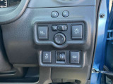 納車時にメンテナンスノートをお渡しします。おクルマの点検整備や保証内容がきちんと記録されているから安心です。メンテナンスは安心と信頼の日産サービス工場で。
