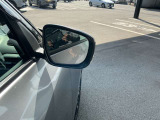 オレンジの点滅で後ろからきている車など、教えてくれます♪