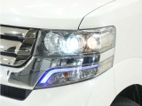 ◆ディスチャージヘッドライト◆ハロゲンライトより光量が多く、明るくて視認性がいいので、夜間走行時も安全に運転できます!