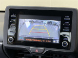 【バックモニター】 車庫入れの後方確認や、バックで駐車場に出入りの際等に後方を確認するのをお手伝いできます