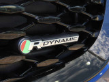 【R-DYNAMIC】 専用インテリア・エクステリアのスポーツモデル。充実した装備とスポーティなスタイルがジャガーの走りを彷彿とさせます。