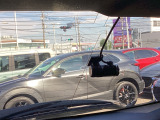 リア側ドライブレコーダー。運転中の映像・音声などを記録して、交通事故やトラブルが起きた時の正確な状況把握に役立つドライブレコーダーが装着されています。