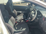 適度なホールド感と快適な座り心地の運転席シートまわり!