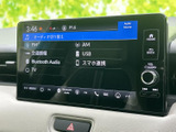 FMやAM、USB、Bluetooth Audioなど、複数の音源を画面から選択できます。使いたい項目を一覧で確認しやすく、気分や利用シーンに合わせて切り替えられます。