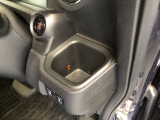 【ドリンクホルダー】こちらにドリンクホルダーがついています!