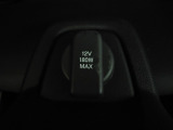 12V電源ソケットを設置しております。周辺機器の充電にご利用頂けます。