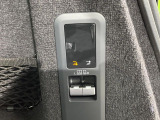 電子制御エアサスペンション 走行中や停車時に車高を上げ下げすることで、多用途性を高めます。乗員の乗り降りの際やトランクに荷物などを積み込むときにも便利です。