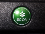 葉っぱマークのECONスイッチ!スイッチをONにするだけで、エンジンやエアコンなどを協調制御。燃費の向上に貢献します!