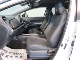 GR専用のスポーティシートでホールド性高いです。