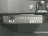 ドライブレコーダー本体ユニットはグローボックス上部にあります