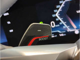 【メーターパネル】最も重要なスピード・メーターとタコ・メーターとを共に同じ位置に最大限の大きさで配置。ドライビング中のドライバーの視線を可能な限り逸らす事無く安心安全なドライビングをしてもらう拘りです