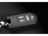 ■スマートキー■ 鍵を身に着けていれば、ドアの施錠・開錠が可能です!バッグから鍵を探し出す必要もないので、たくさん荷物を持っていたり雨の日傘をさしている時にも便利ですね!