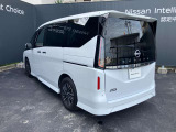 紫外線をカットし車内のプライバシーも守ってくれるプライバシーガラスも装備