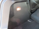 夜間でも荷室内を照らしてくれるライトが装備されています。