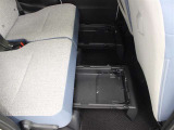 置きラクボックスは、ついたてを上げて高さのある荷物を固定できるバスケットモードの機能が片手でセッティング可能になり、操作性が向上されています。