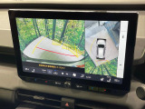 【パノラミックビューモニター】専用のカメラにより、上から見下ろしたような視点で360度クルマの周囲を確認することができます☆死角部分も確認しやすく、狭い場所での切り返しや駐車もスムーズに行えます。