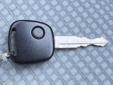 ●仕入れ段階で徹底したチェックを行い、厳しい審査にパスした車だけを展示・販売しています。弊社ではこれをプロチェックと呼び、数十の独自チェック項目に基づき、車の状態を調べ上げています。