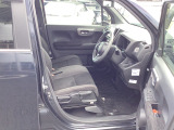 ゆったり、しっかりと座れるシートに運転席は高さ調節可能なハイトアジャスター付き!シート位置の前後と高さ、ハンドルの上下調節で自分にあった最適なポジションを見つけることができます!