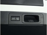パワーバックドア装備!リヤゲートのスイッチを押すだけでバックドアが閉まります!運転席周りからも開閉の操作ができます♪