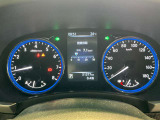 メーター内のカラーディスプレイには運転をサポートするさまざまな情報を表示!瞬間燃費などが表示できます。