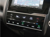 ◆オートエアコン装備◆ お好みの温度を設定をするだけで、後は、自動で風量を調節してくれます!快適にドライブが楽しめます。