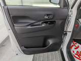 パワーウィンドウのスイッチですよ。運転席に居ながら窓を開け閉めのコントロールできます。