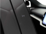 NFCアクセスカードキー/キータグを使用して車両のロック、ロック解除、始動が可能です。ディスプレイで選択した内容と使用するキーのタイプに応じて、手動または自動によるロック/ロック解除を選択できます。