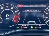 スピードメーターなどの運転に必要な計器とともに、オーディオ・電話の操作画面などを表示。レイアウトはステアリングスイッチで切り替えでき運転に集中しながら必要な情報を瞬時に得ることが可能。