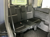 1列目から3列目まで広々大空間です。3列目シートは荷物が多い時や不要な時はアレンジして荷室として使用することが可能で便利に使えます