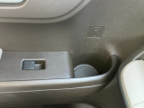色々な場所にカップホルダーが付いていて便利です。