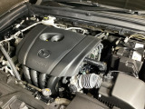 SKYACTIV-G 2.0にマイルドハイブリッドシステムを組み合わせ、乗れば乗るほど毎日の運転が楽しみになるe-SKYACTIV Gを搭載しています。