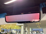 【デジタルインナーミラー】後席の大きな荷物や同乗者で後方が確認しづらい時でも安心!カメラが撮影した車両後方の映像をルームミラー内に表示。クリアな視界で状況の確認が可能です!