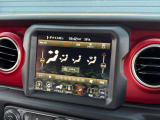 運転席・助手席の温度調節を個々に設定できるデュアルゾーンオートエアコンを装備しております。