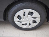 取り外しのしやすいホイールキャップ付きタイヤです。タイヤ4本、新品と交換して納車いたします。