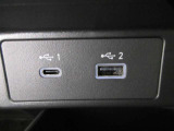 USB充電専用電源ソケットも付いています。モバイル機器などの充電専用