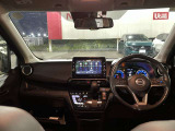 視界広々で運転しやすいインパネ