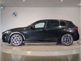 【拘りのFR】BMWが多く採用するFR車。ダイレクトでスポーティな加速感・シャープなハンドリングを実現。縦置きエンジンレイアウトにより、フラットで上質な乗り味です。