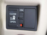 ◆片側電動スライドドア◆狭い駐車場でも乗り降りが楽々♪お子様が隣の車にドアを当ててしまう心配もございません!小さなお子様連れの方もこれで安心。