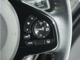 ◆アダプティブクルーズコントロール◆予め設定した車速内でクルマが自動的に加減速。前走車との適切な車間距離を維持しながら追従走行します。【LKAS】車線維持支援システムでステアリング操作を支援。