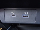 【USB電源ソケット】走行中にスマホやタブレットなどを充電することができて便利です♪