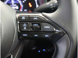 運転中、オーディオの操作をしてて、ハッとしたことはありませんか?ステアリングスイッチは、運転中でもハンドルでオーディオの操作が可能です。