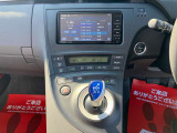 シフトまわりです。ハイブリッド車の走り方について知りたいことは、お気軽にお尋ねください。