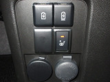 運転席シートヒーターが付いてます。2段階に温度設定が可能です。
